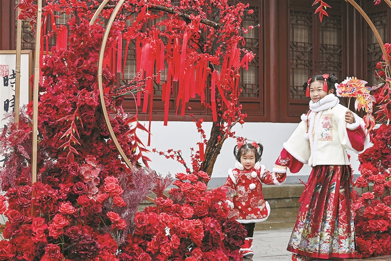 春節期間中、 杭州は 観光客 に 車６台を 奨励